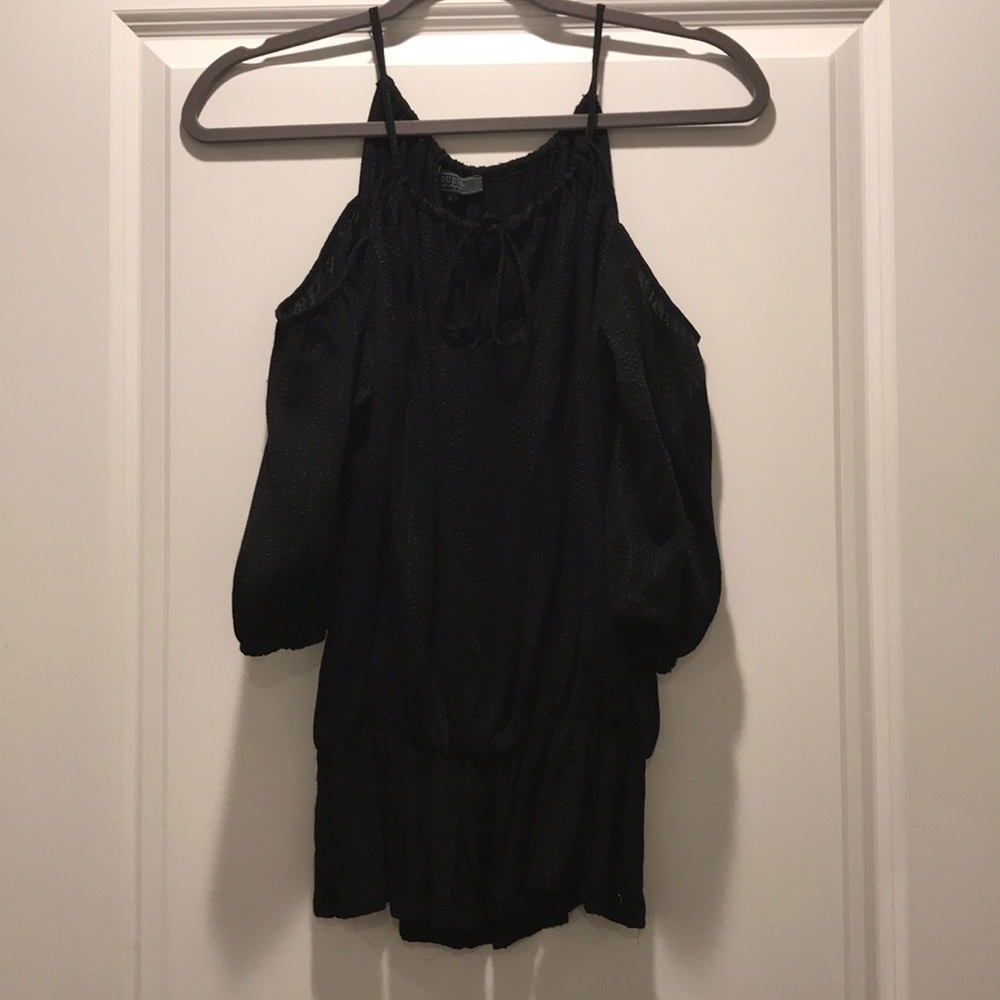 Guess Cold Shoulder Top